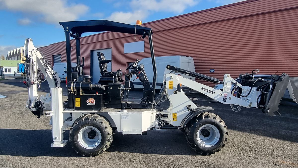 En stock,Tractopelle 2T5, neuf et sous garantie