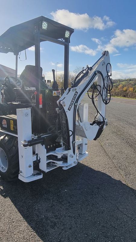 En stock,Tractopelle 2T5, neuf et sous garantie