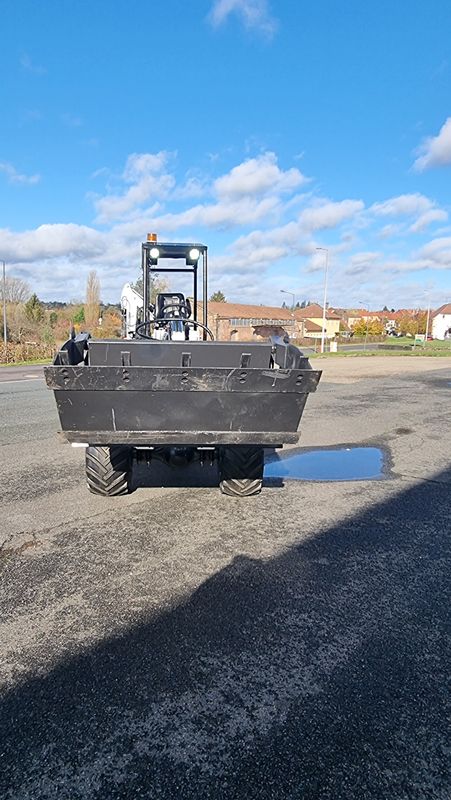 En stock,Tractopelle 2T5, neuf et sous garantie